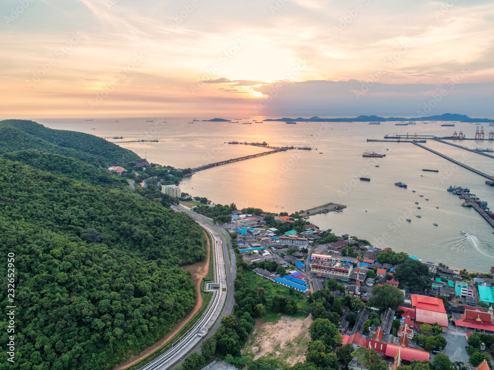 海上输油管道。鸟瞰图和俯视图。