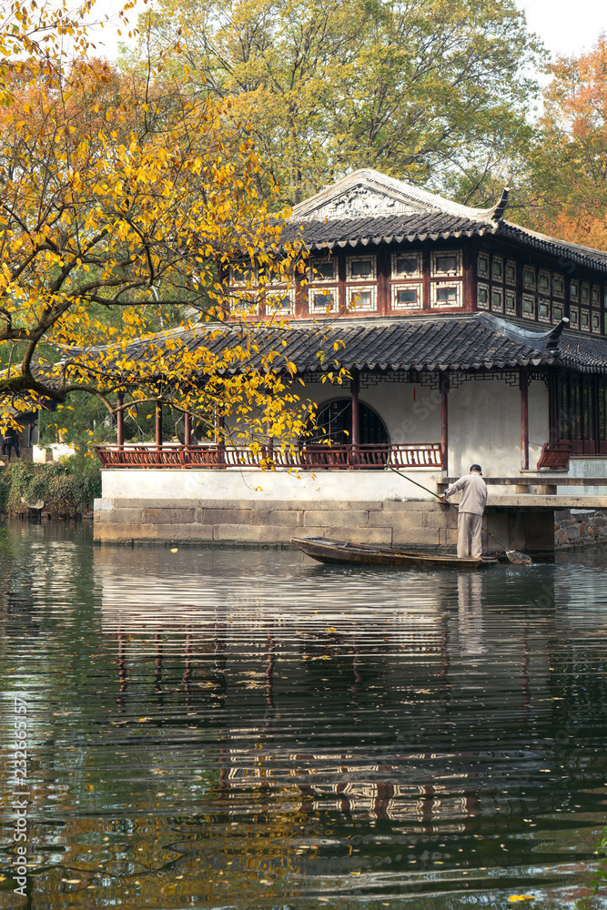 秋季花园，传统建筑