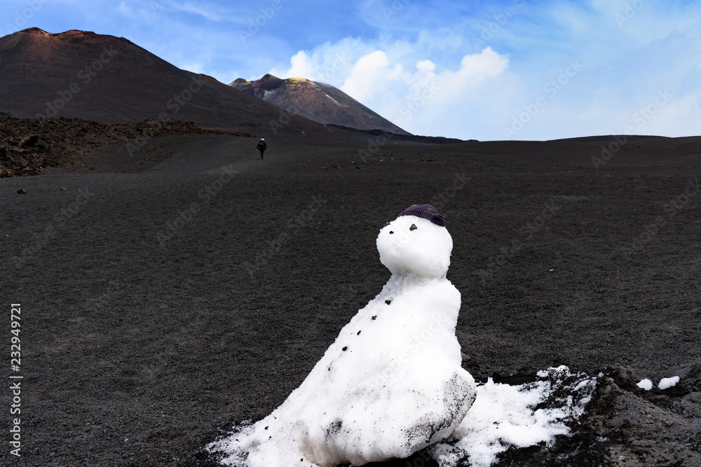 意大利西西里岛埃特纳火山的雪人