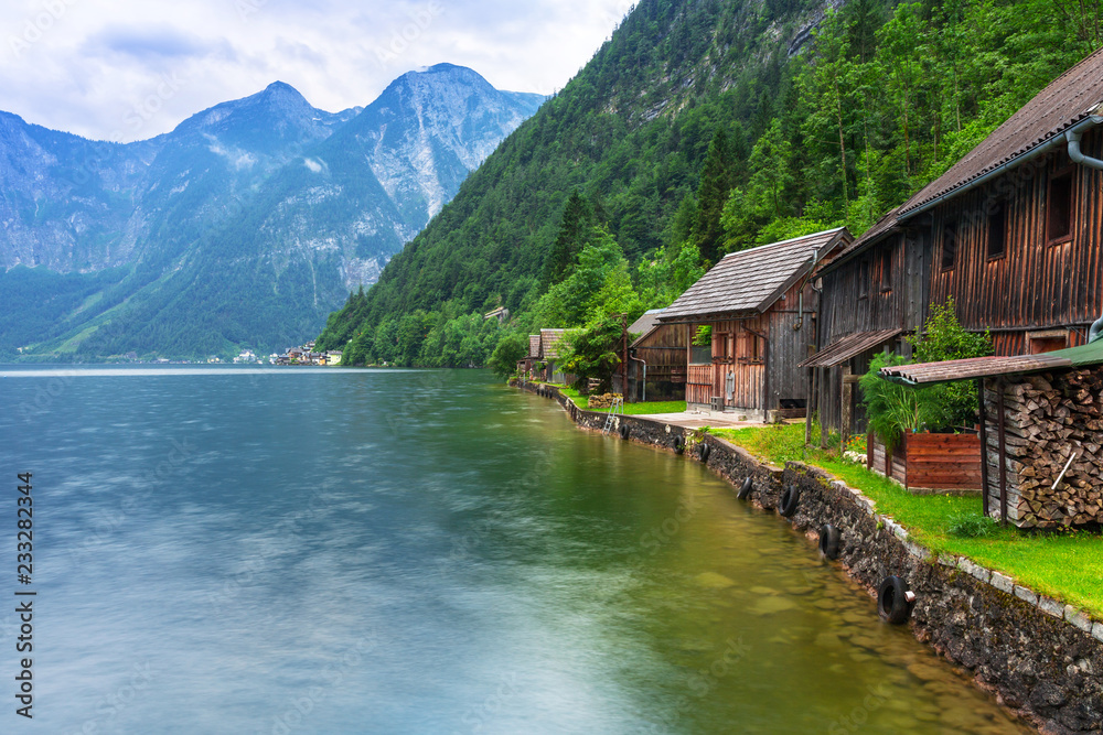 奥地利阿尔卑斯山Grundlsee湖风景