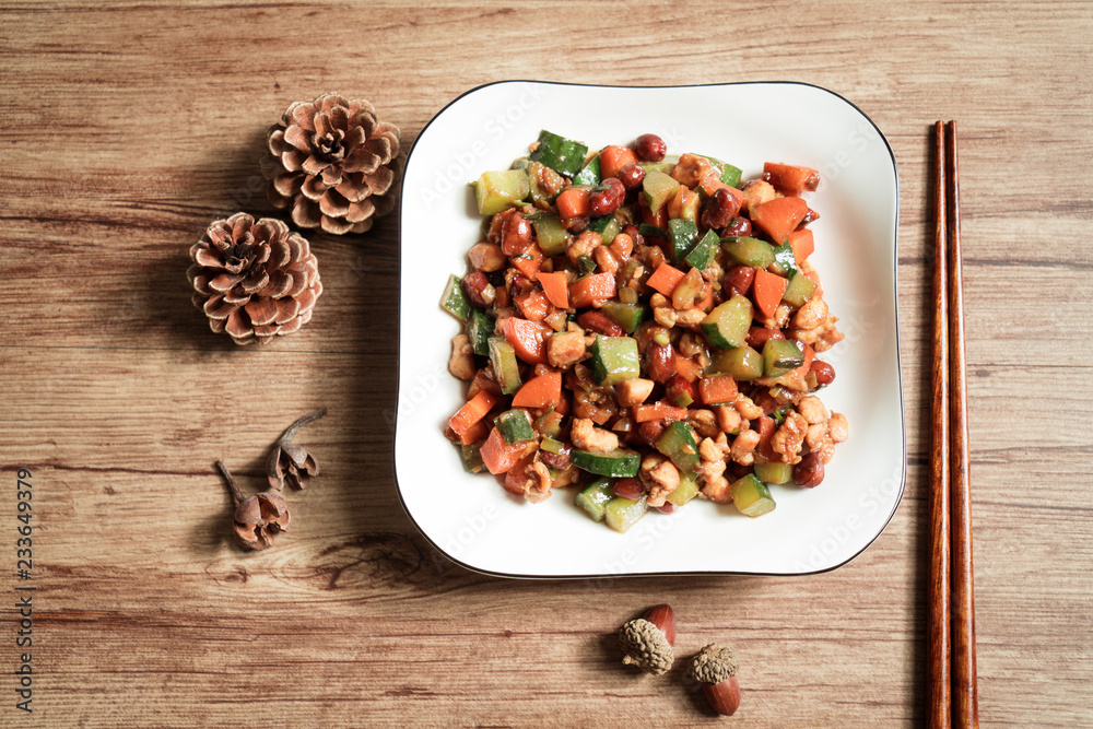 中国传统美食，麻辣花生鸡丁