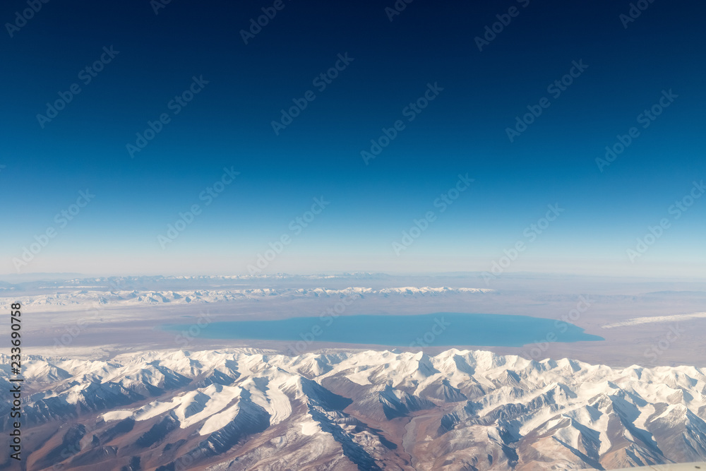 雪山与湖泊