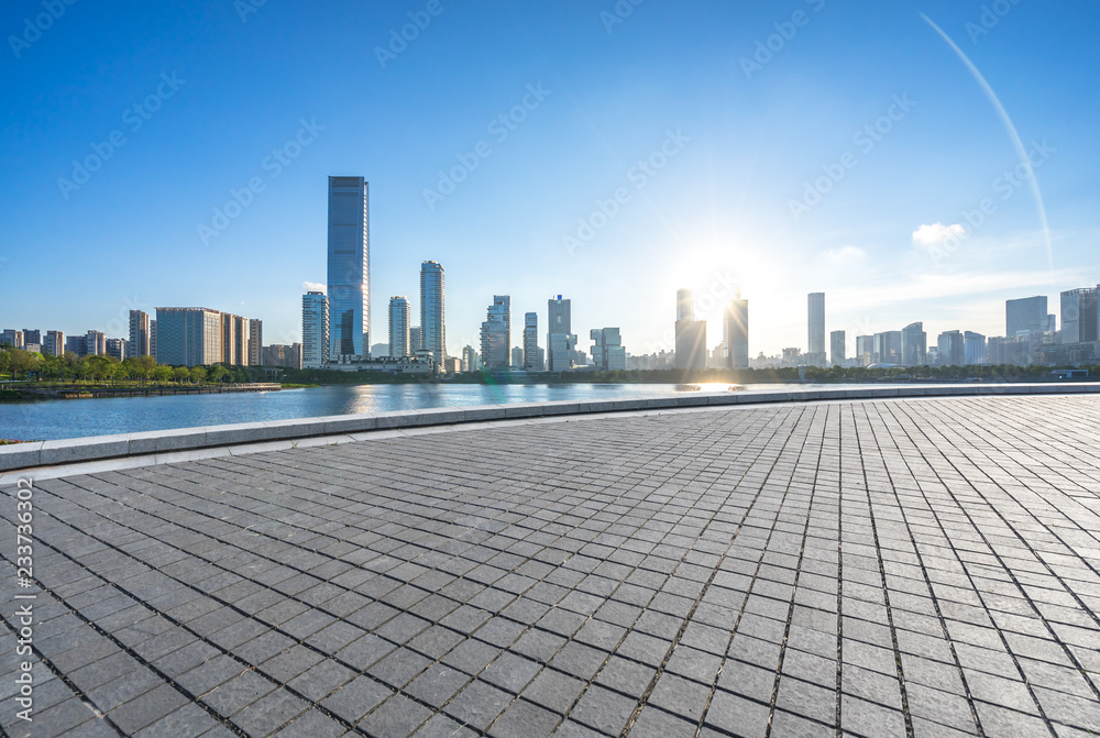 空广场的城市天际线