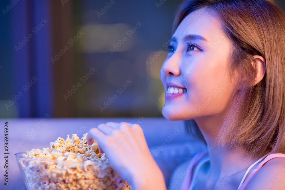 woman watch movie with popcorn