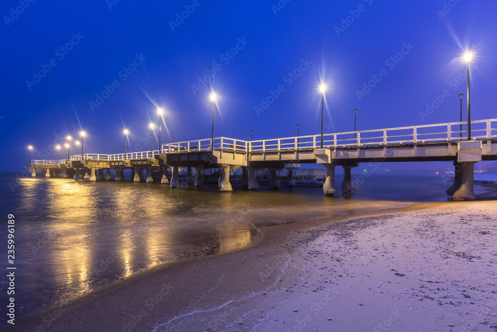 波兰格但斯克波罗的海码头的雪夜