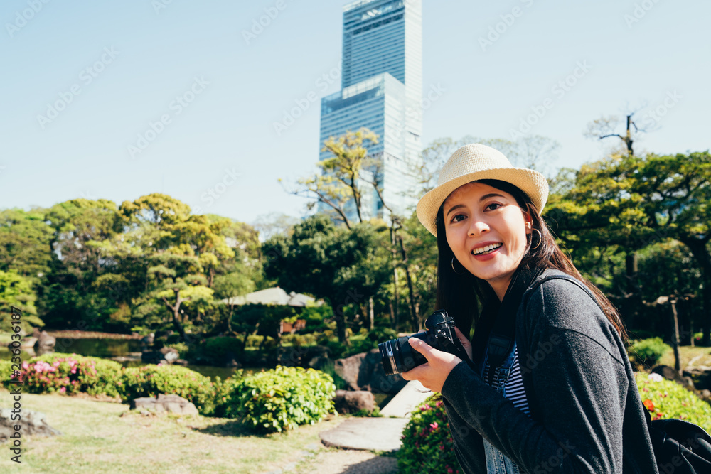 在日本大阪建造摩天大楼。