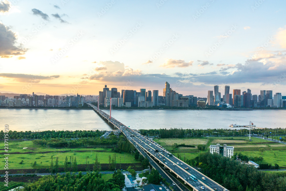 城市天际线全景