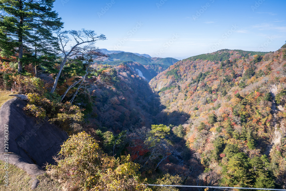 Kokonoe Yume悬索桥（大隅桥）周围的古居山（古居仁赞），最高的su