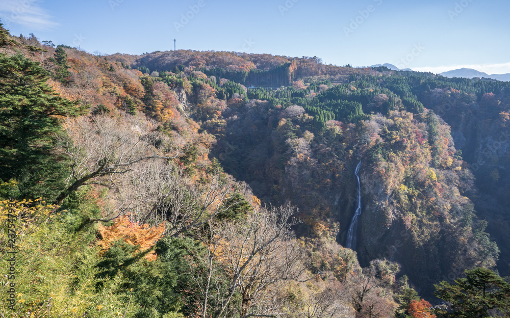 Kokonoe Yume悬索桥（大隅桥）周围的古居山（古居仁赞），最高的su