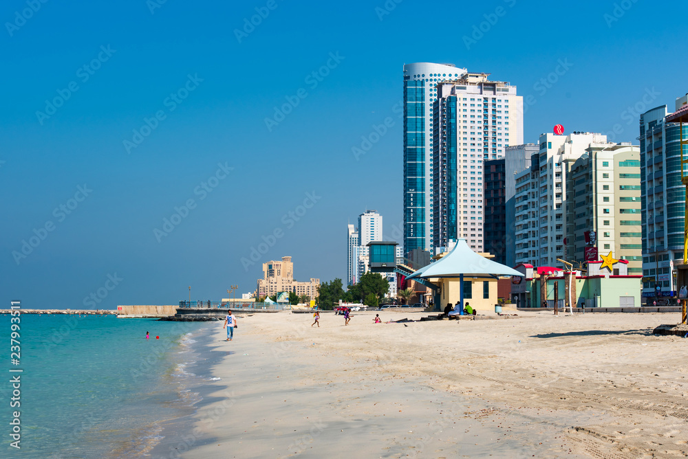 Ajman Corniche海滩市中心美丽的海岸