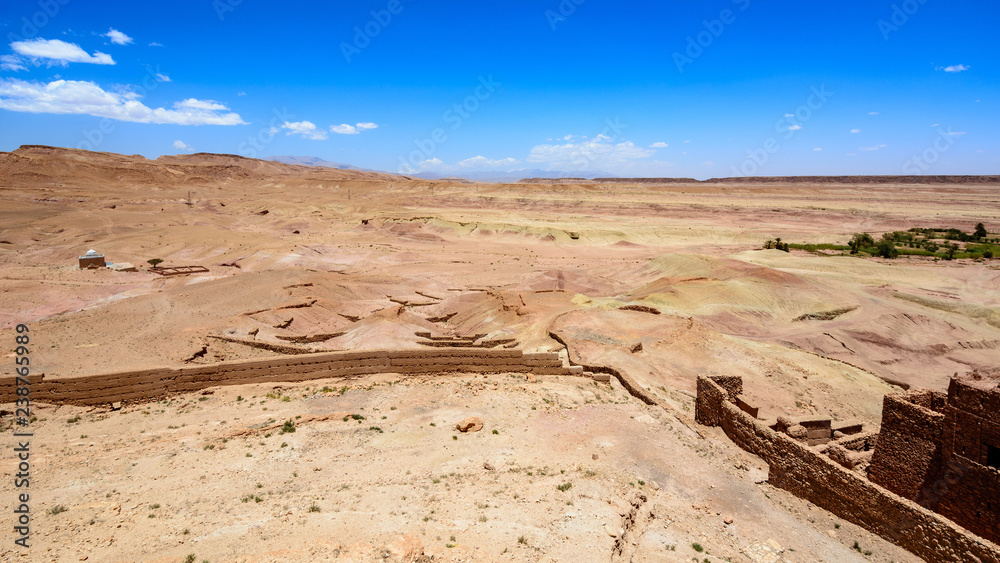 Widok na pustynię z Ait Ben Haddou