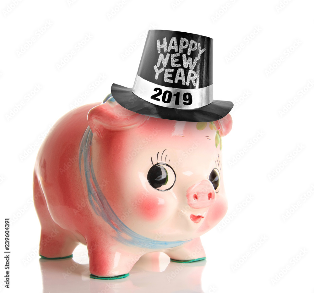 2019中国新年。猪饰品，带2019新年快乐礼帽。