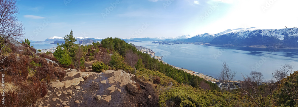 从Sukkertoppen山俯瞰挪威西部海岸线全景