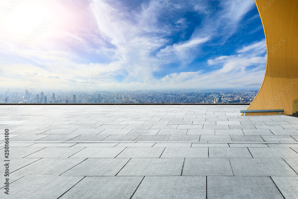 中国上海的空楼层和城市天际线与建筑