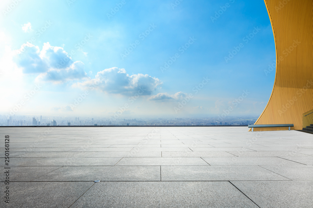 中国上海的空楼层和城市天际线与建筑