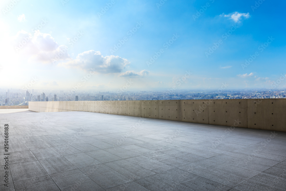 中国上海的空置楼层和城市天际线与建筑