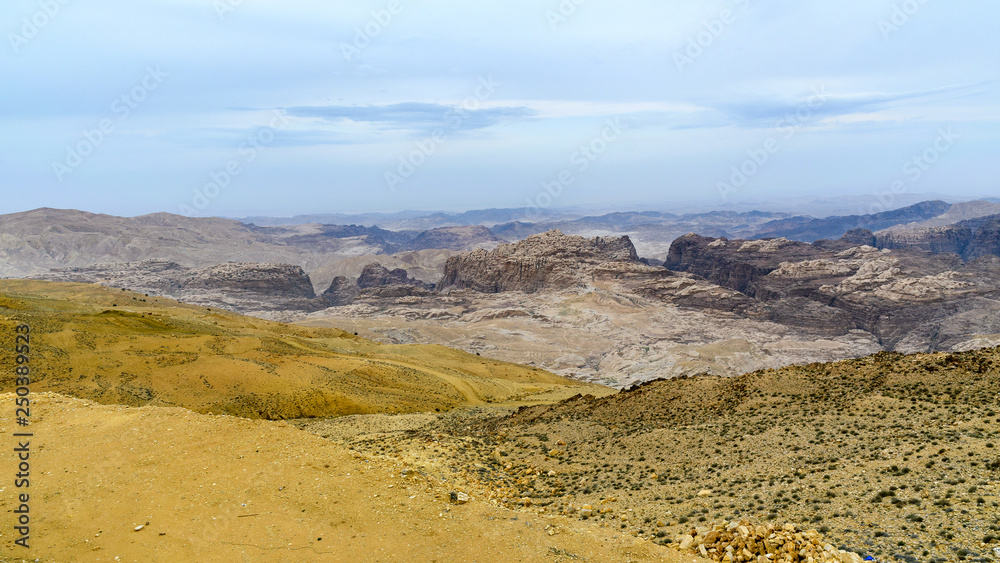 widok na Petra w Jordanii