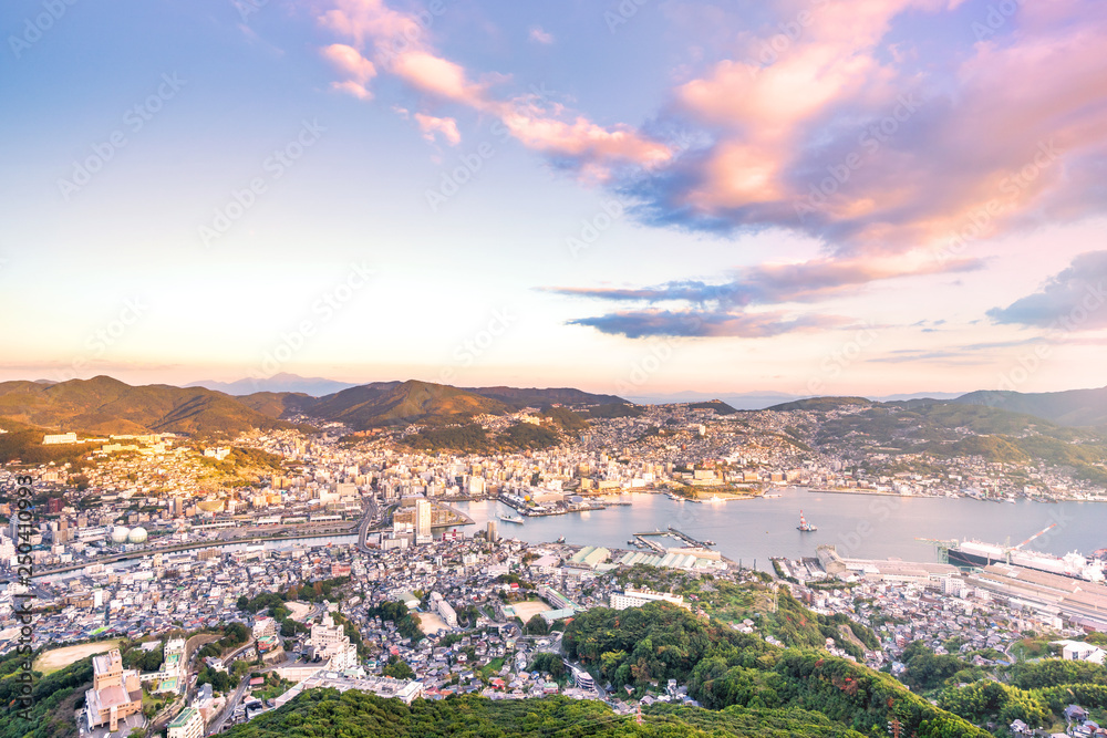 商业理念，从伊那山出发的长崎黄昏的现代城市景观，新的三大夜景