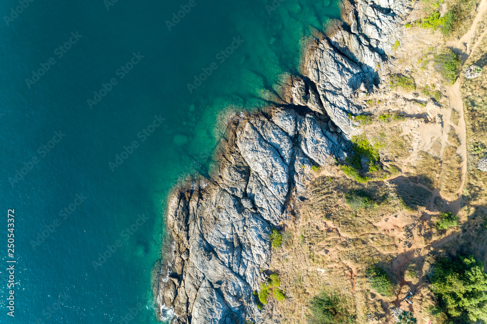 美丽热带海洋的顶视图景观，通过空中vi拍摄的夏季海岸图