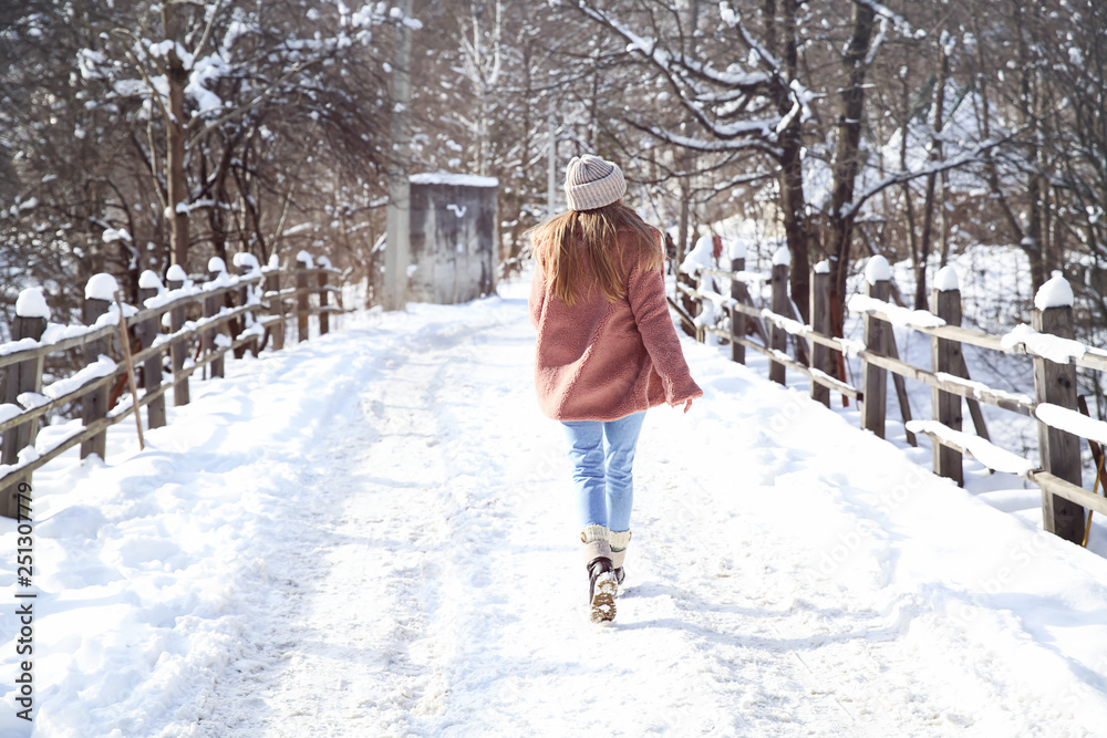 雪地度假村的美女