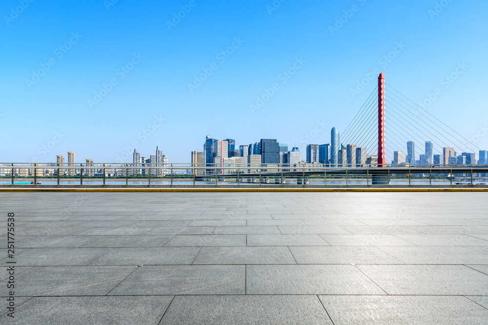 美丽的杭州城市天际线全景空荡荡的广场楼层