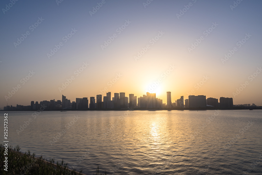 城市上空的日落