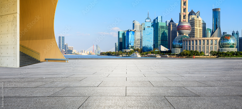 上海陆家嘴金融区城市风光和空旷的广场地面