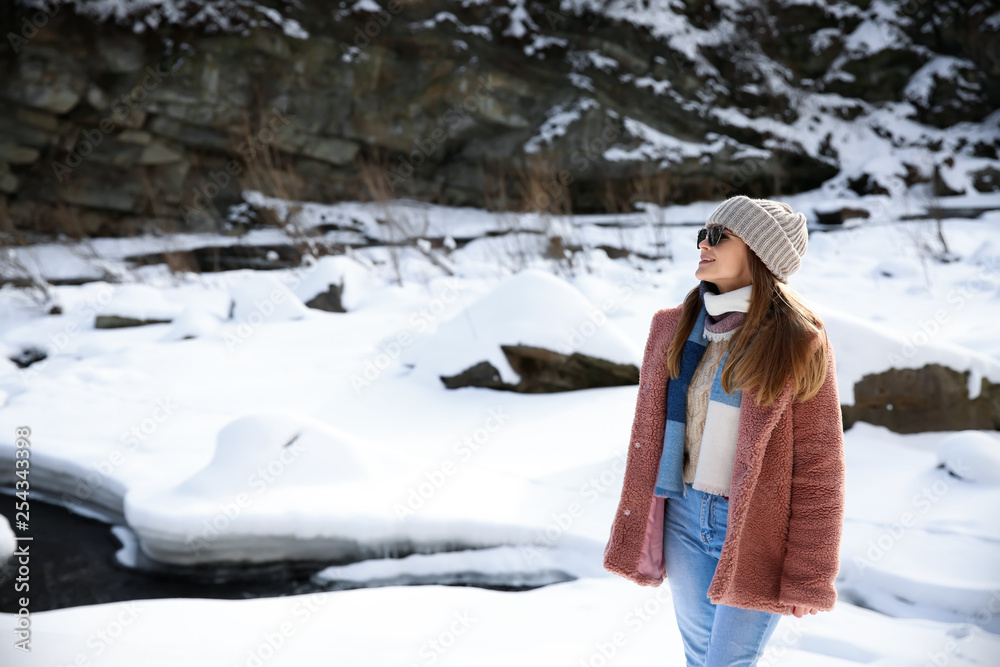 雪域度假村的美女