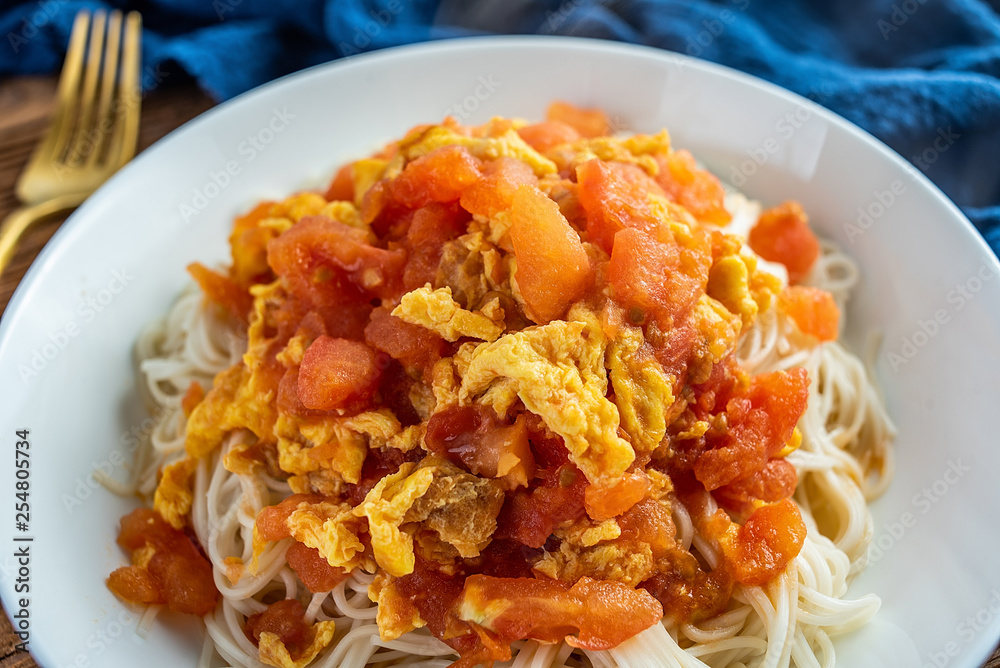 Scrambled egg noodles with tomatoes