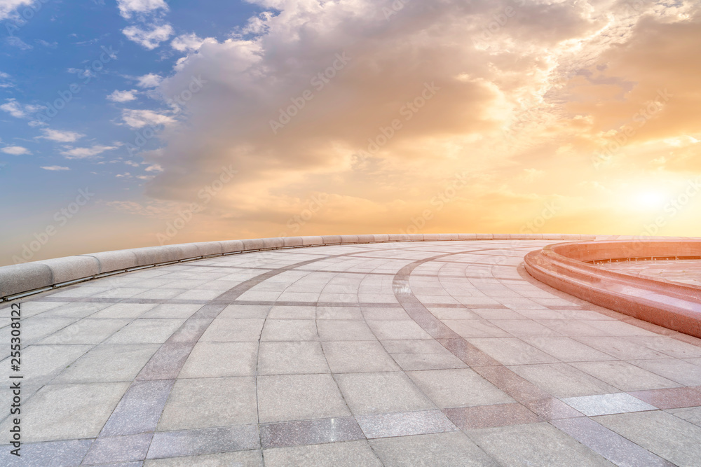 空荡荡的方瓦和美丽的天空风景