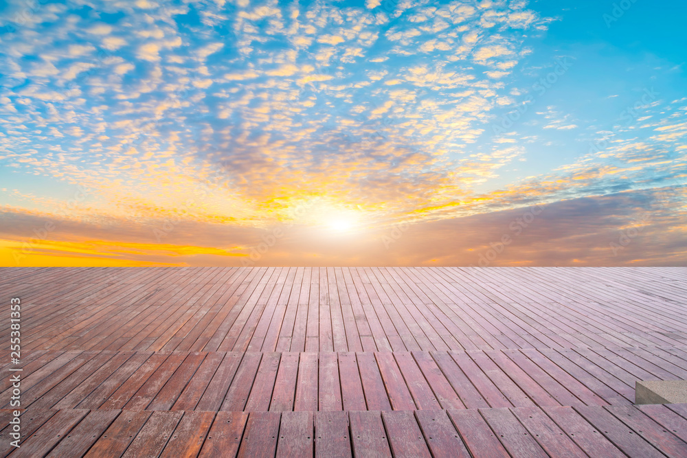 空旷的方瓦和美丽的天空风景