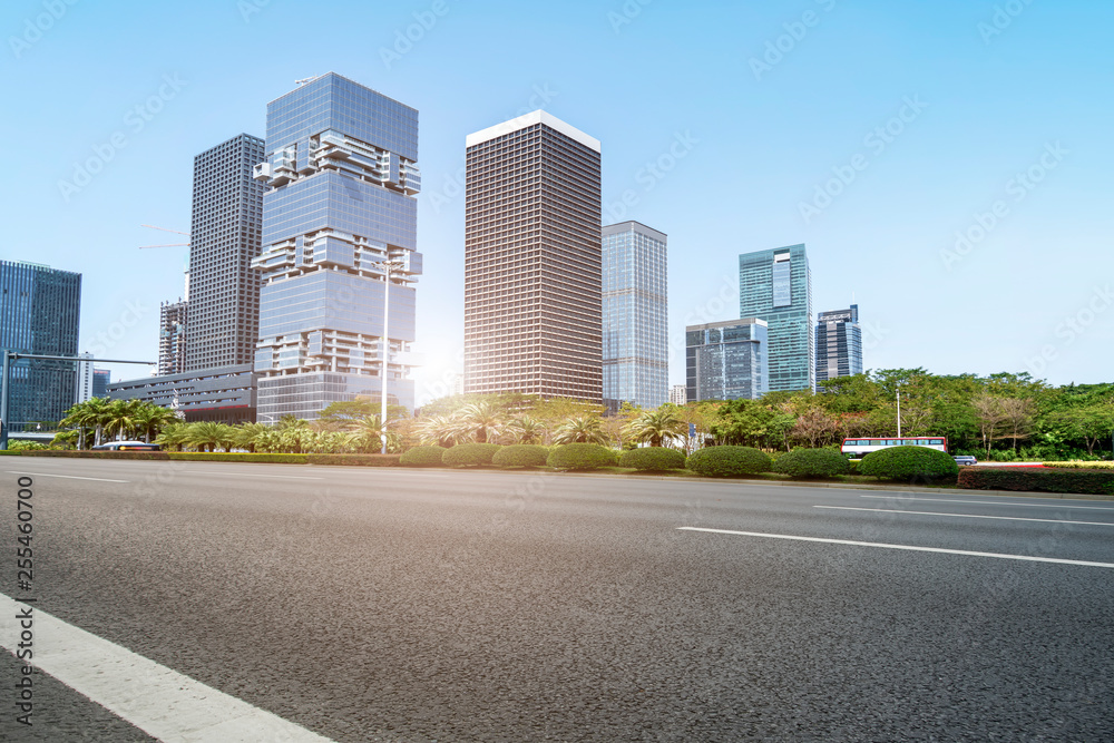 城市道路、公路和建筑天际线