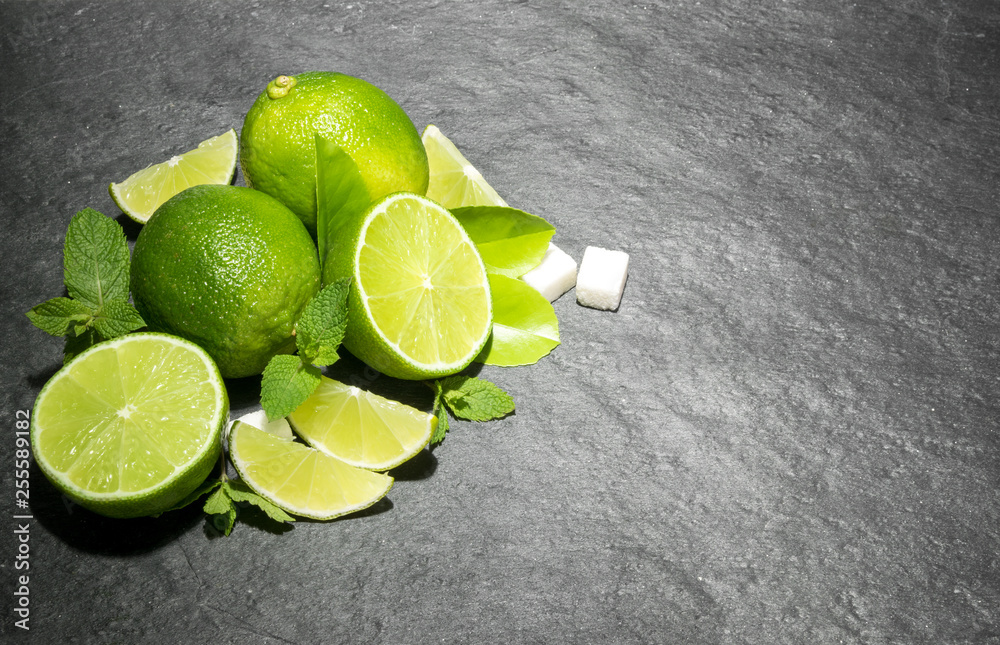 Limes and mint俯视图