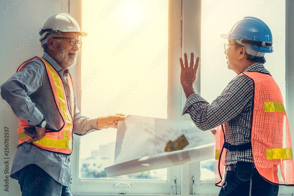 从事建筑规划的高级工程师和建筑师。房屋建筑概念。