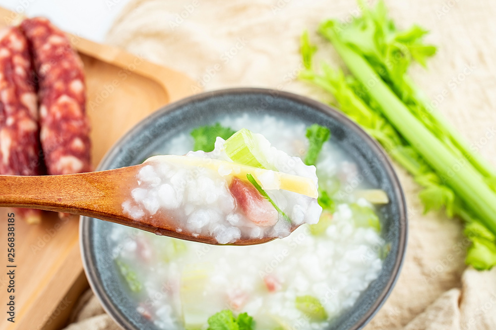 营养早餐芹菜香肠粥