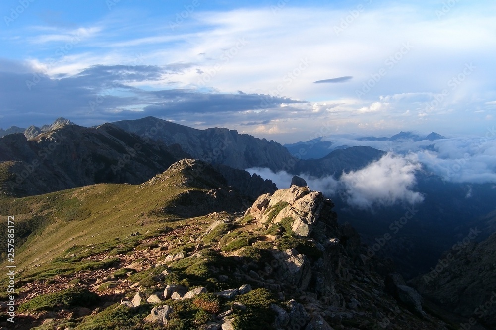 科西嘉岛的山脉，徒步旅行路线GR-20