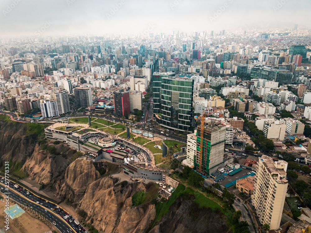 利马米拉弗洛雷斯市中心建筑的鸟瞰图