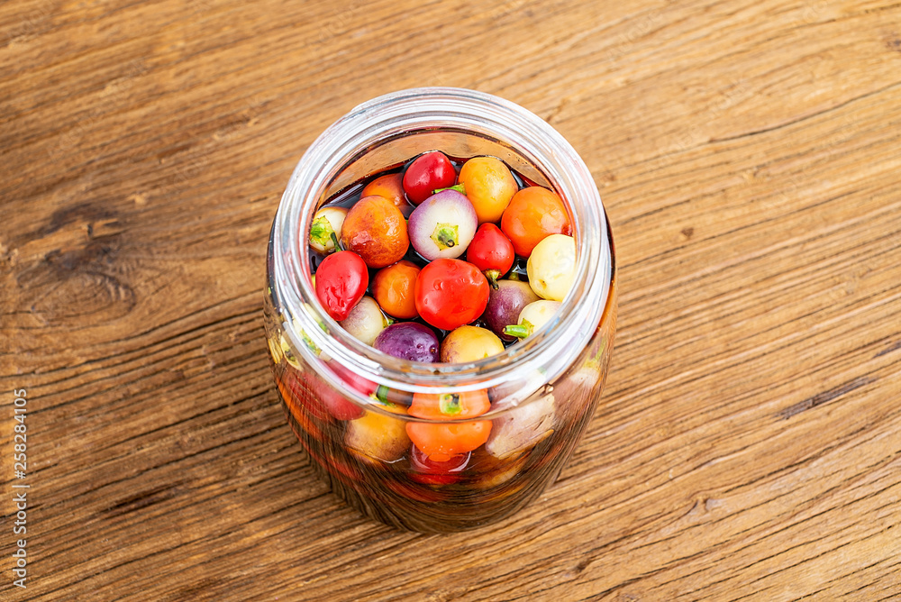 Making five-color small pepper pickled pepper