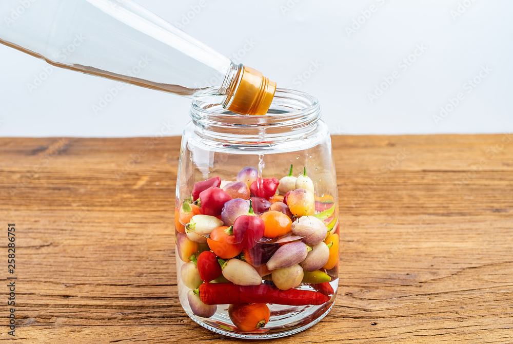 Making five-color small pepper pickled pepper