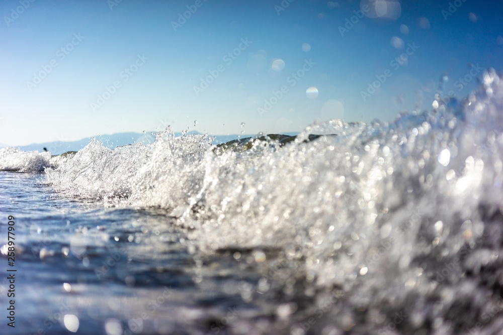 海滩上的波浪