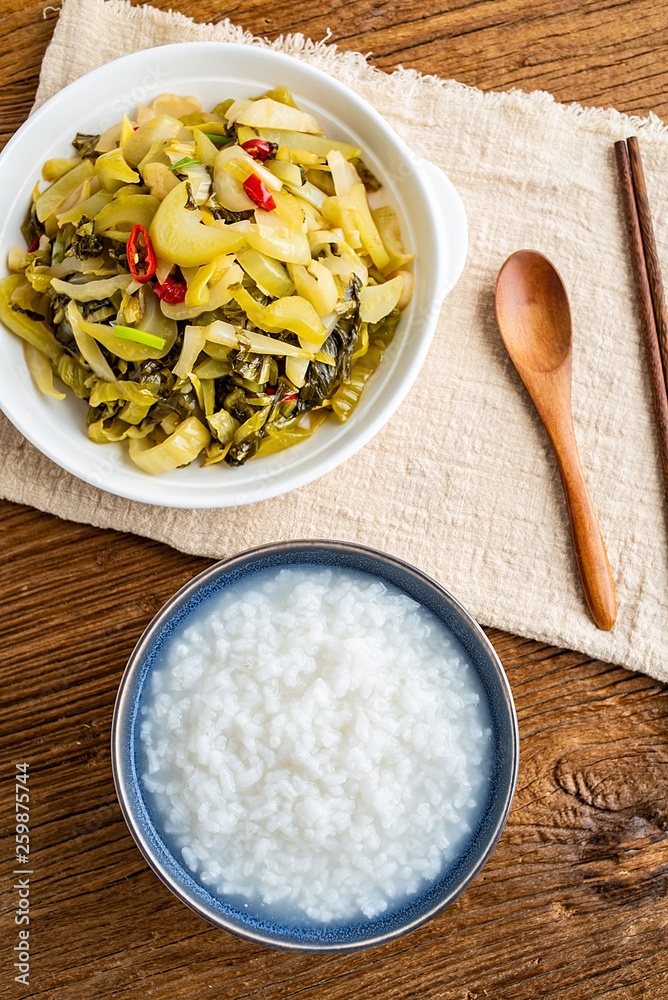 夏季开胃菜食谱酸菜配粥