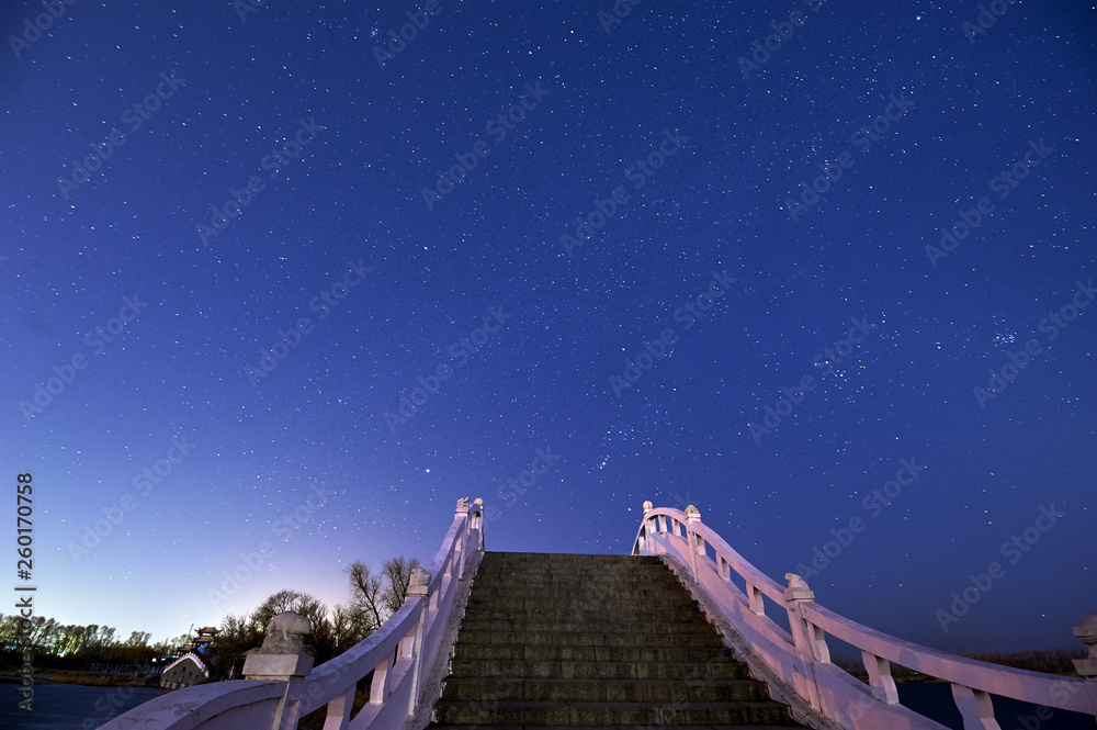 大庆市Tieren公园美丽的星空。