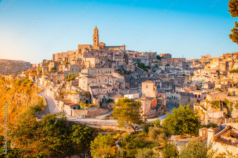 意大利Basilicata，日出时的Sassi di Matera