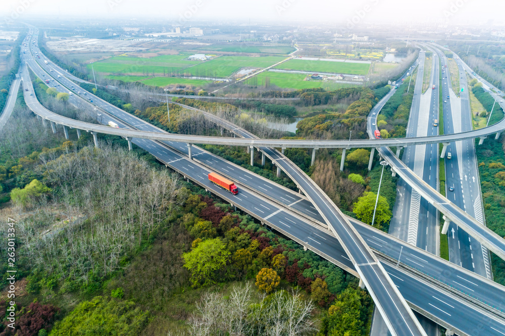 上海市高速公路和立交桥鸟瞰图