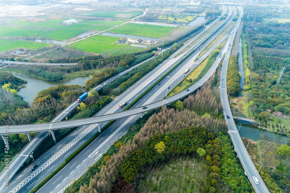 上海市高速公路和立交桥鸟瞰图