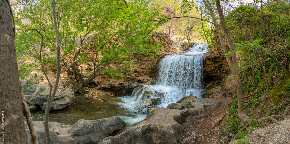 阿肯色州贝拉维斯塔Tanyard Creek自然步道瀑布