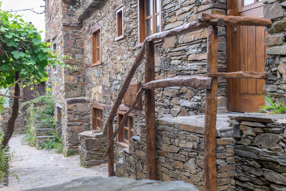 Eindrücke des Dorfes Talasnal in der Serra da Lousa