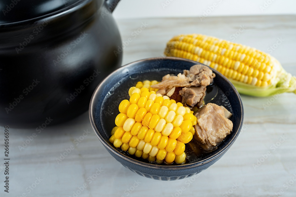 Guangdong old fire soup corn bone soup