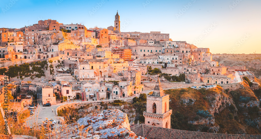 意大利Basilicata，日出时的Sassi di Matera