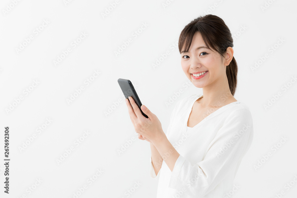 女性　スマートフォン